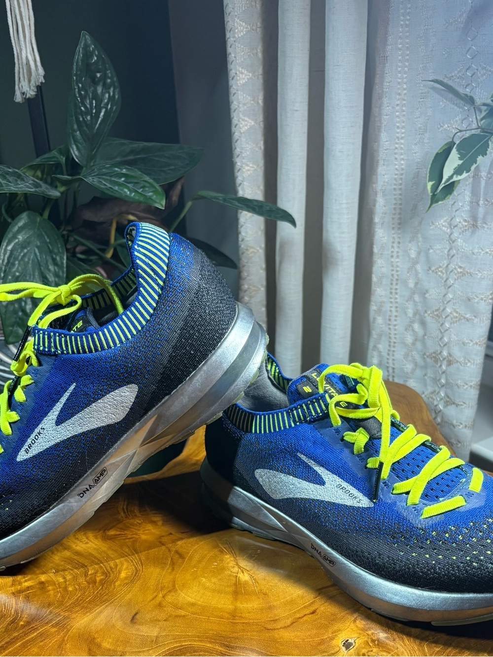 Brooks Levitate 2 Mens Size 9 Blue Volt Running Shoes Sneakers